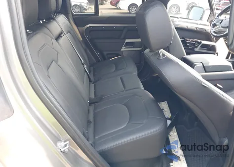 2024 Land Rover Defender 110 P400 S z USA, uszkodzony, nr VIN SALEJ7EU9R2265498